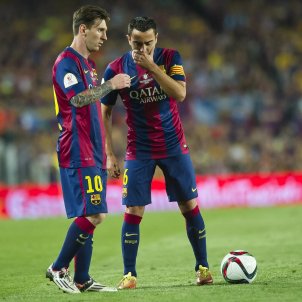 Messi s'avança a Xavi Hernández i li ofereix que vagi al PSG abans que el faci fora del Barça