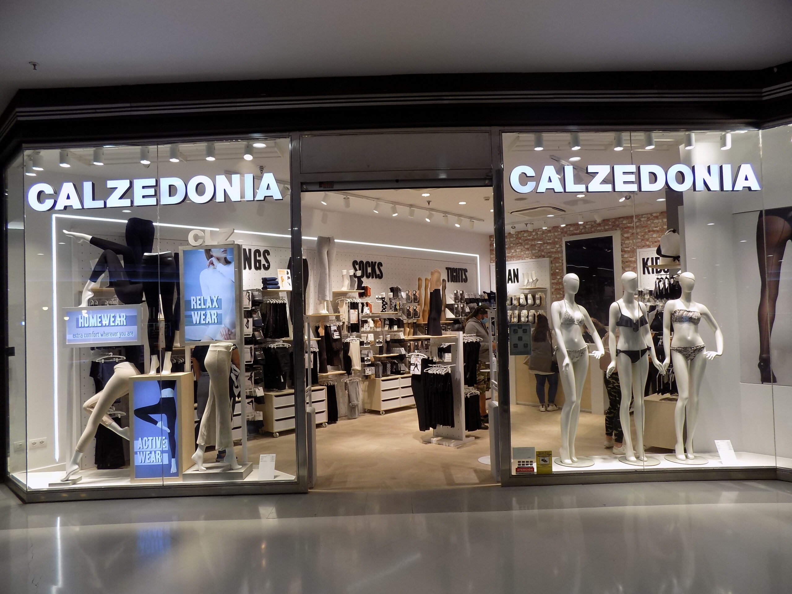 Calzedonia recupera els leggings efecte pell en 4 colors diferents