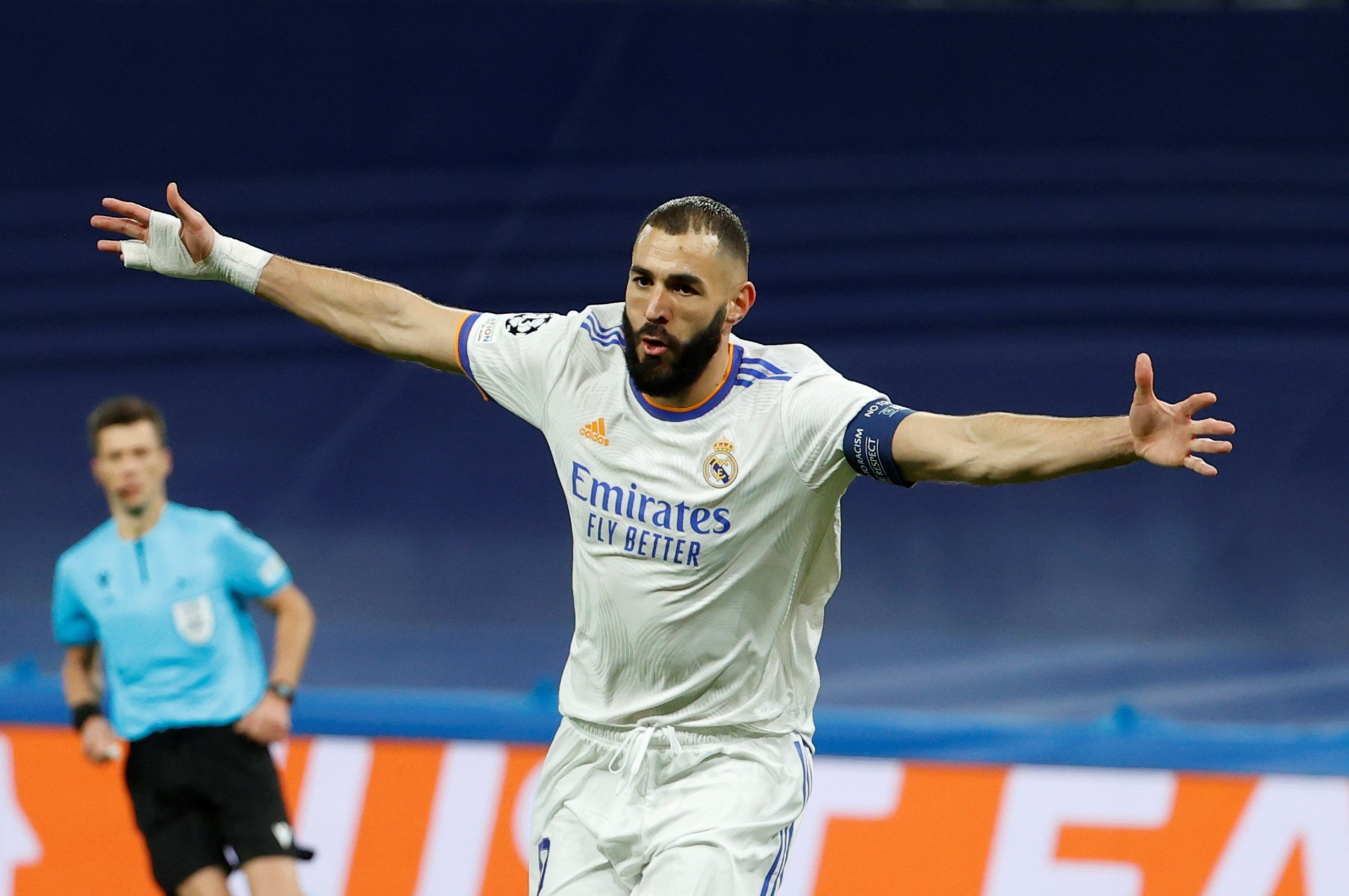 Benzema segueix donant la vida al Madrid i derrota el Xakhtar (2-1)