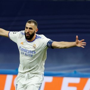 Benzema sigue dando la vida al Madrid y derrota al Shakhtar (2-1)
