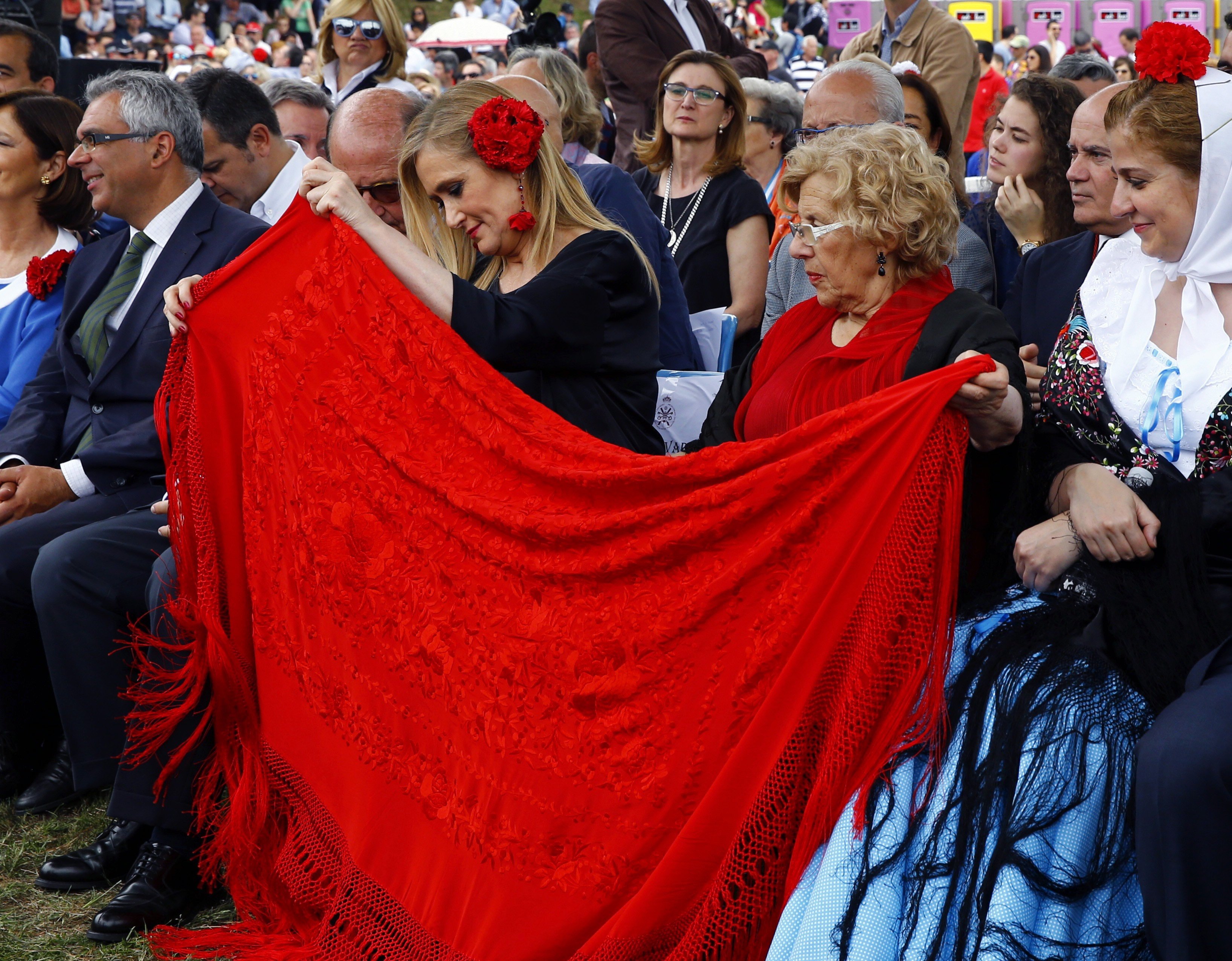 Cifuentes considera "ilegal" el acto de Puigdemont en Madrid