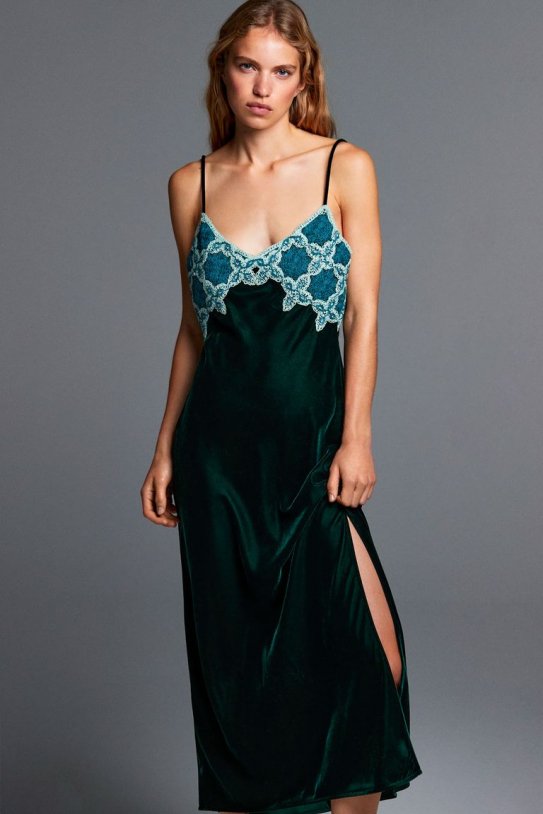 Vestido terciopelo verde midi crochet de Zara