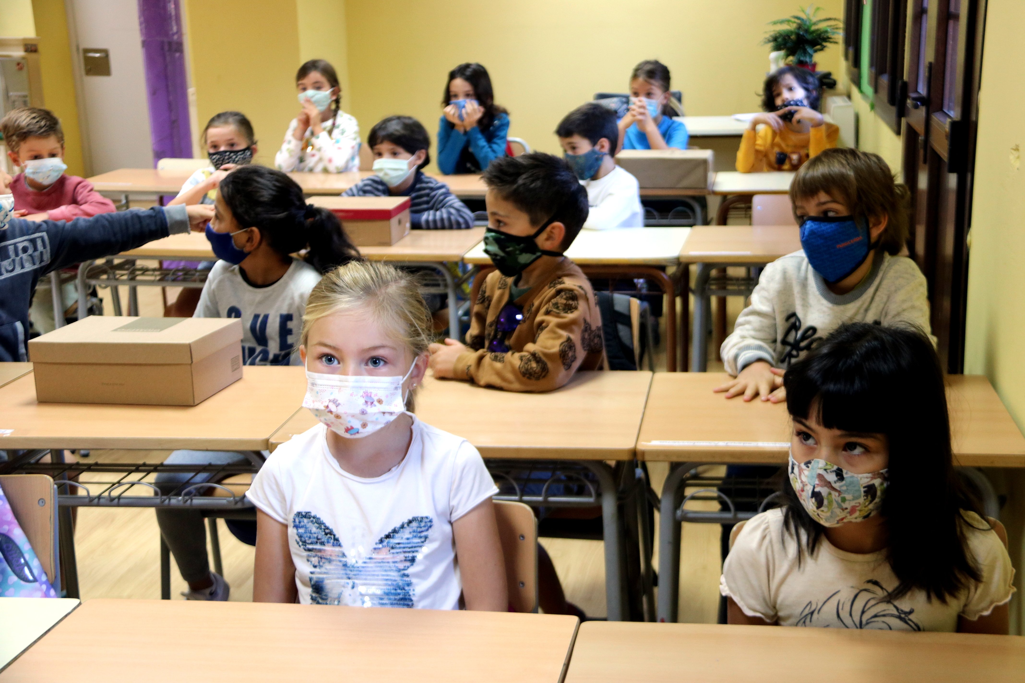 Los asesores de Salut avalan la retirada de la mascarilla en los patios de primaria