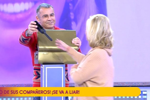 Jorge Javier Vázquez regalo a Carmen Borrego Telecinco