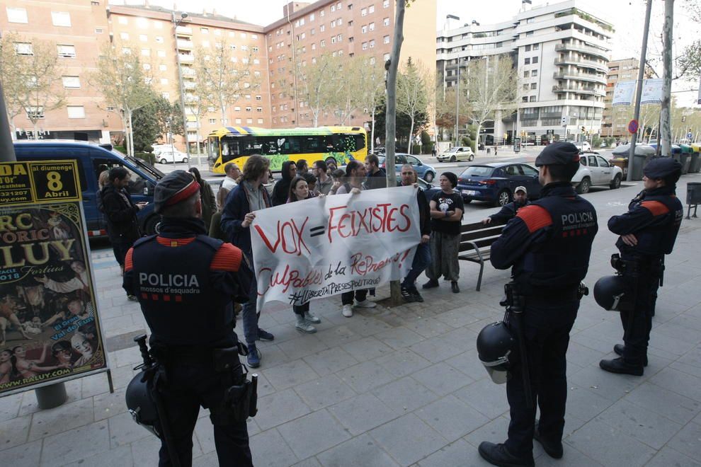 Absolt un antifeixista identificat pels Mossos en un acte de campanya de Vox