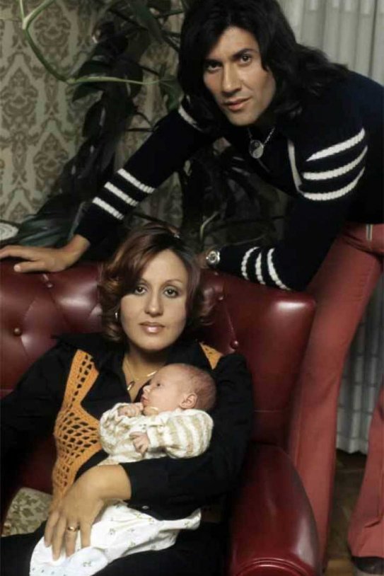Georgie Dann, su mujer Emy y bebé TVE