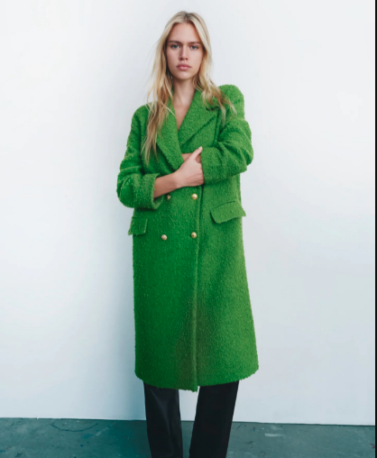 Zara tiene la versión low cost del abrigo verde con el Rihanna cenó en Nueva York hace un par...