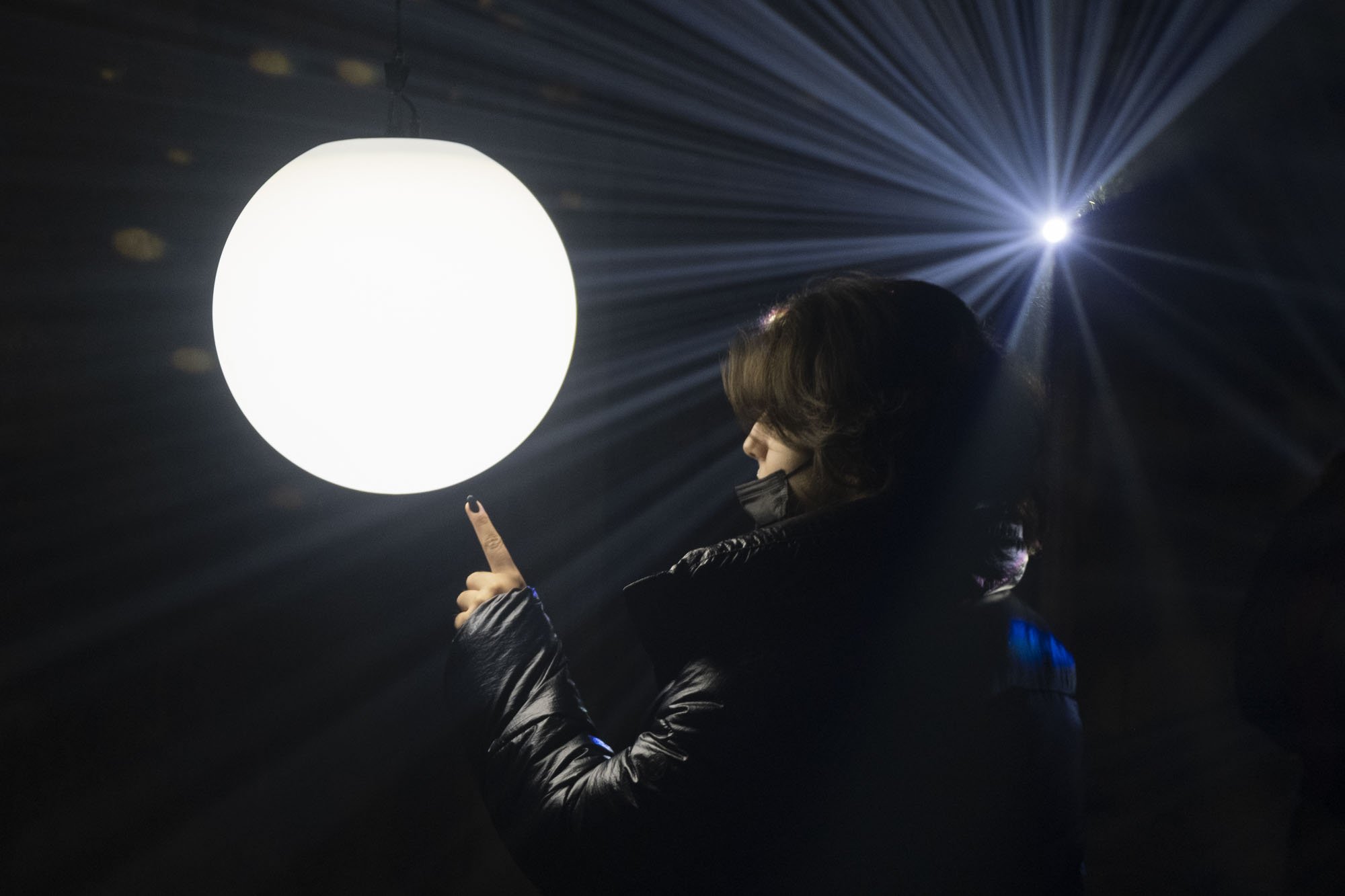 'Lunar Oscillations' / Xavi Bové Studio