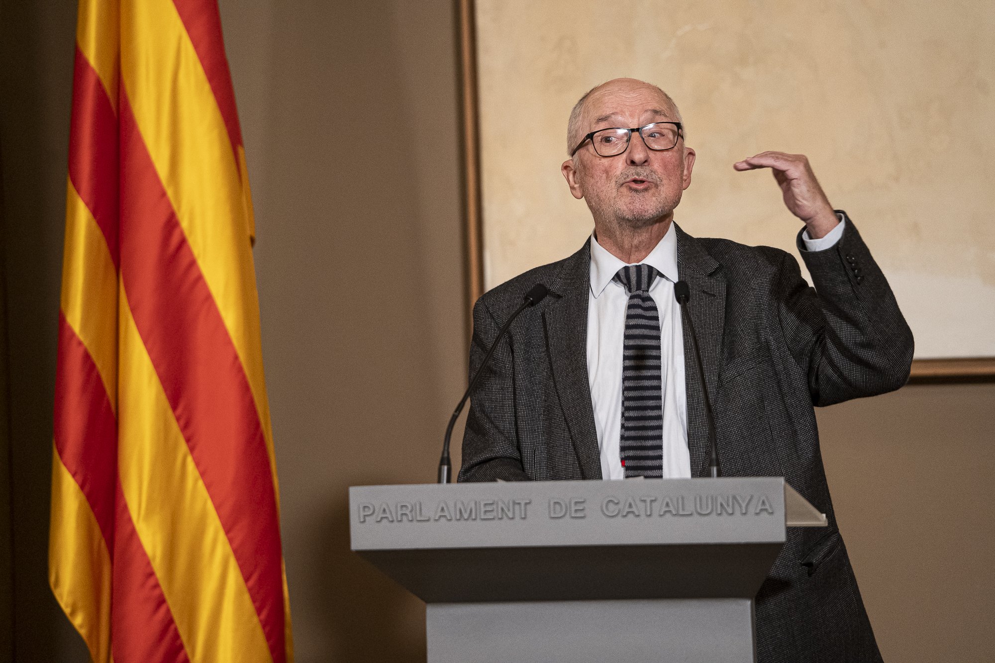 El Síndic pide a los partidos que vuelvan al consenso por el catalán
