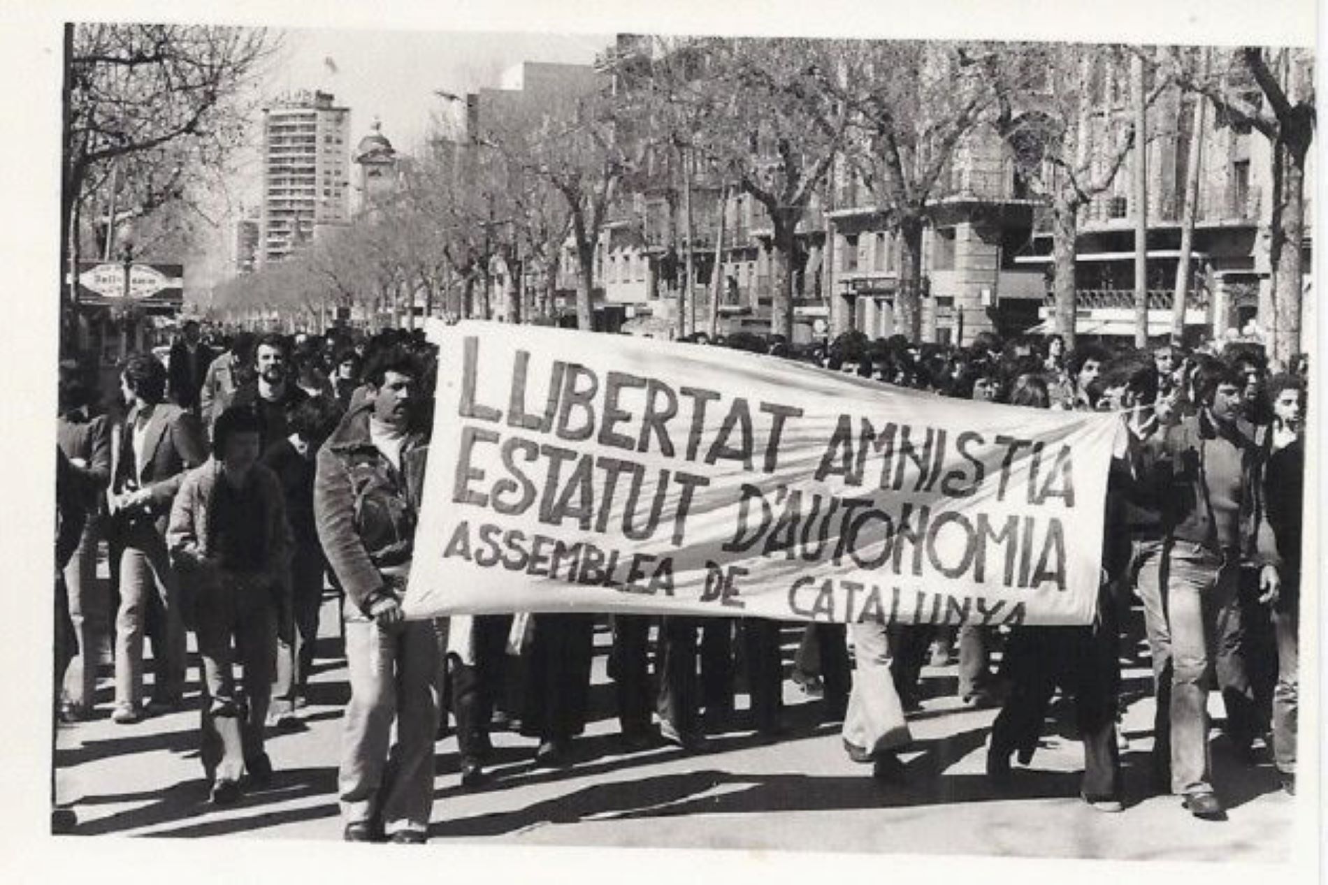 Manifestació a Tarragona de l'Assemblea de Catalunya l'any 1976   Arxiu de la Transició