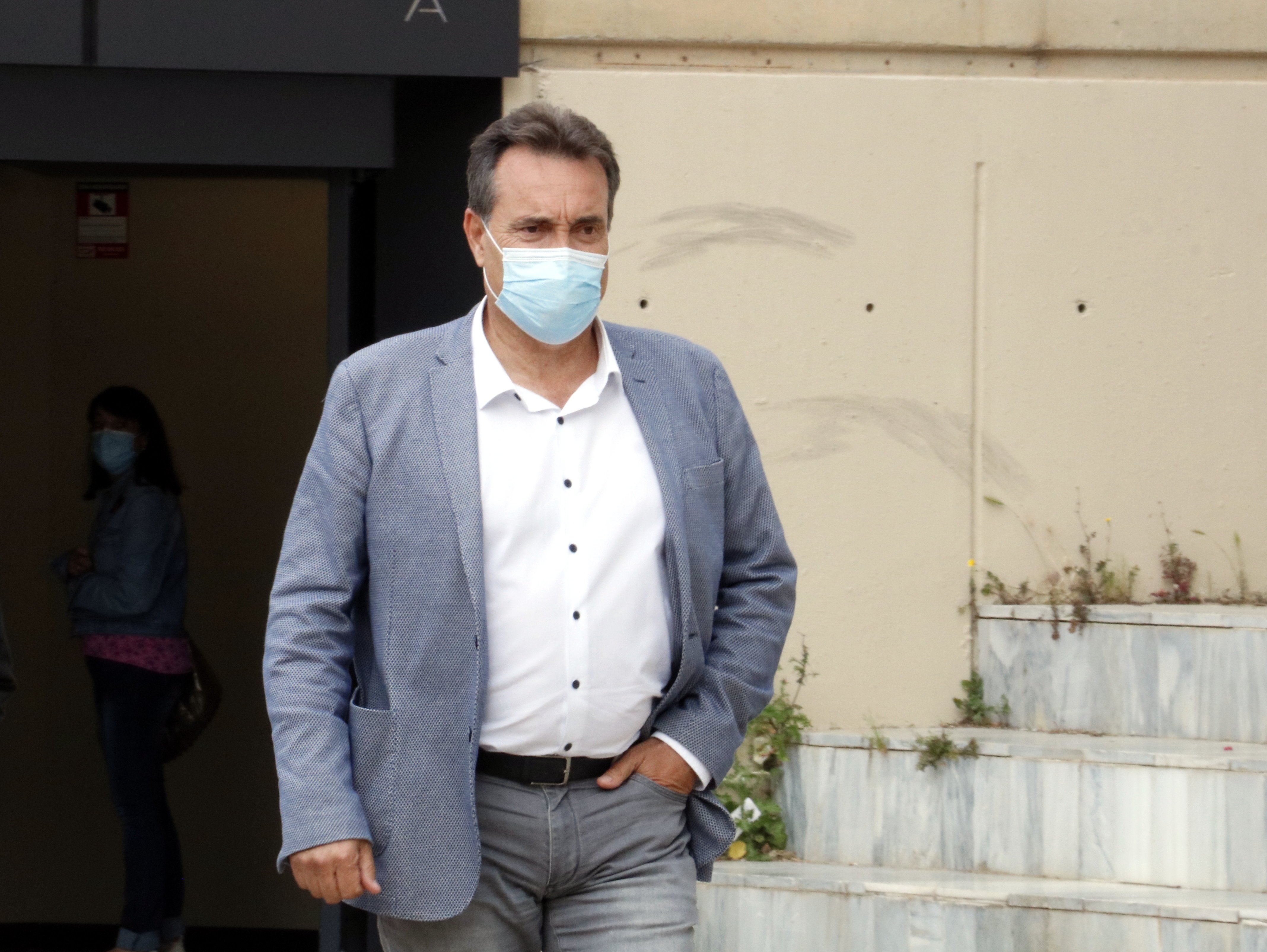 El alcalde de Almacelles deja el cargo inhabilitado por contratar "a dedo"