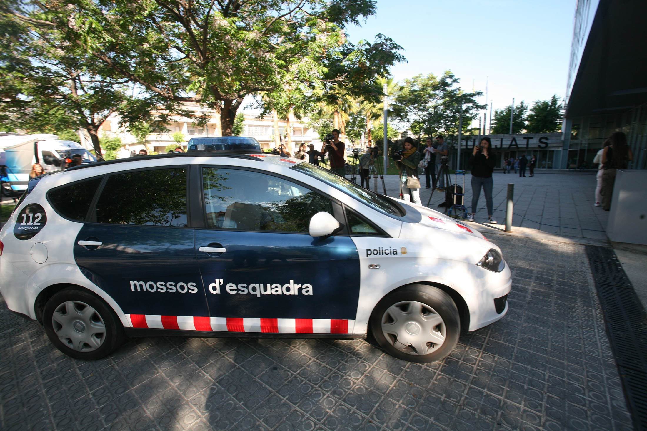 La jueza envía a la prisión a los dos detenidos por el crimen del policía carbonizado