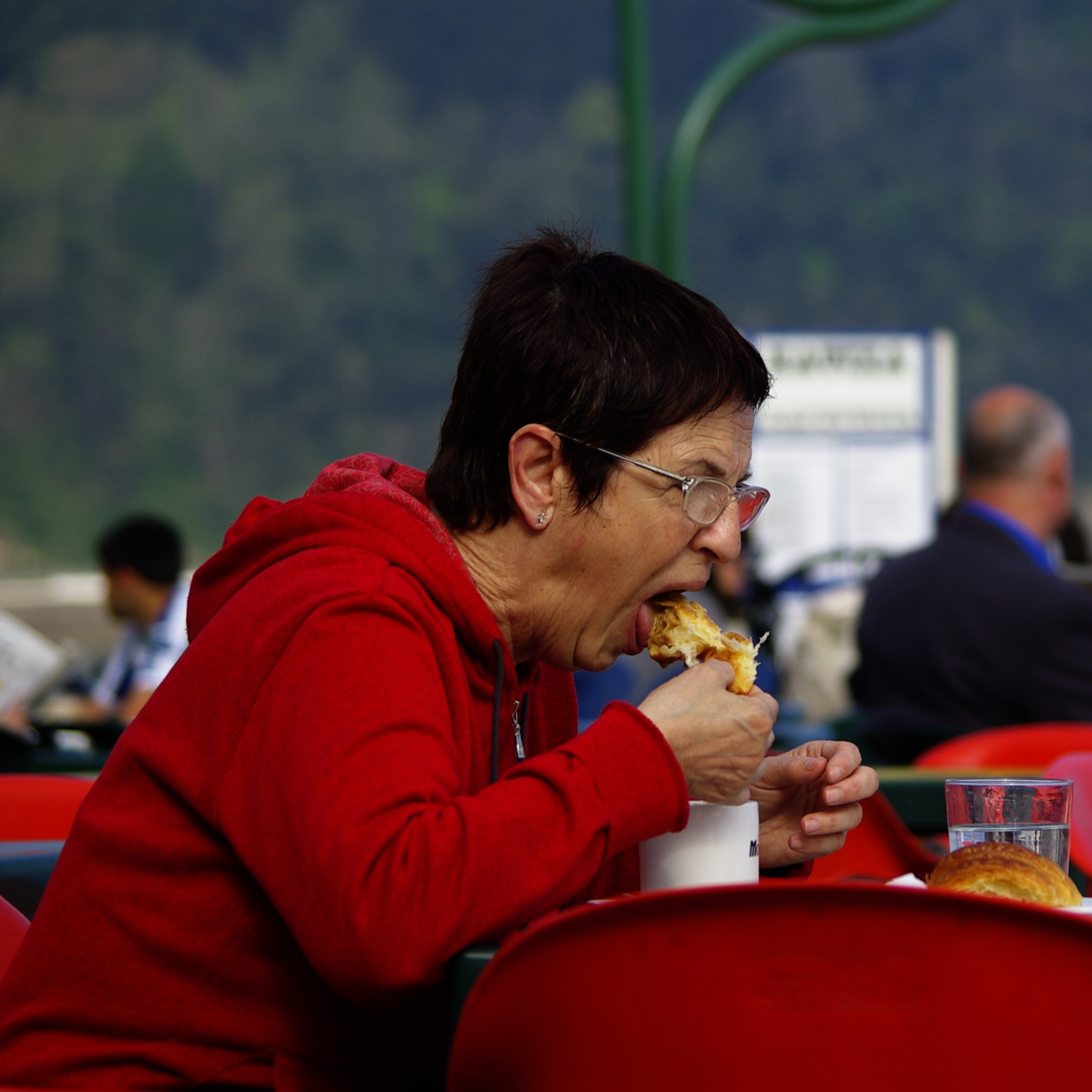 Las mujeres que comen solas tienen más riesgo de enfermedad cardiovascular