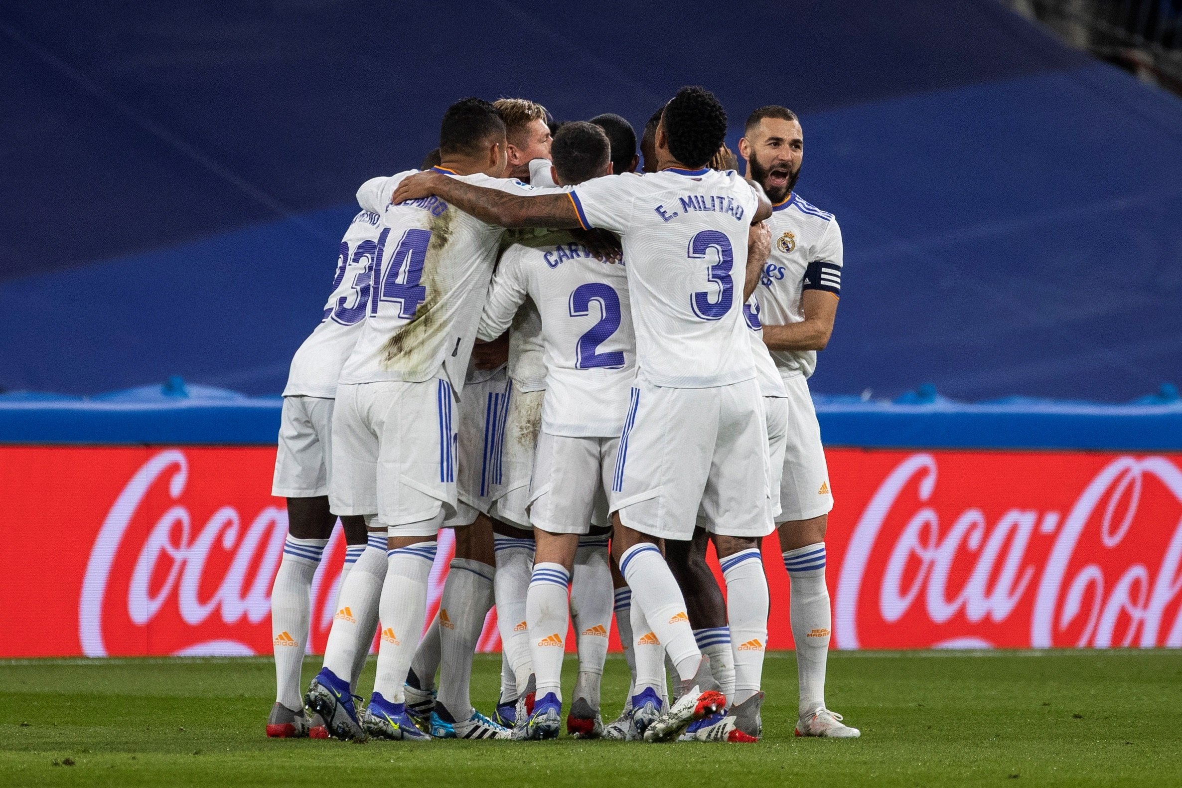 El Reial Madrid acaba demanant l'hora davant del Rayo Vallecano després de perdonar la golejada (2-1)