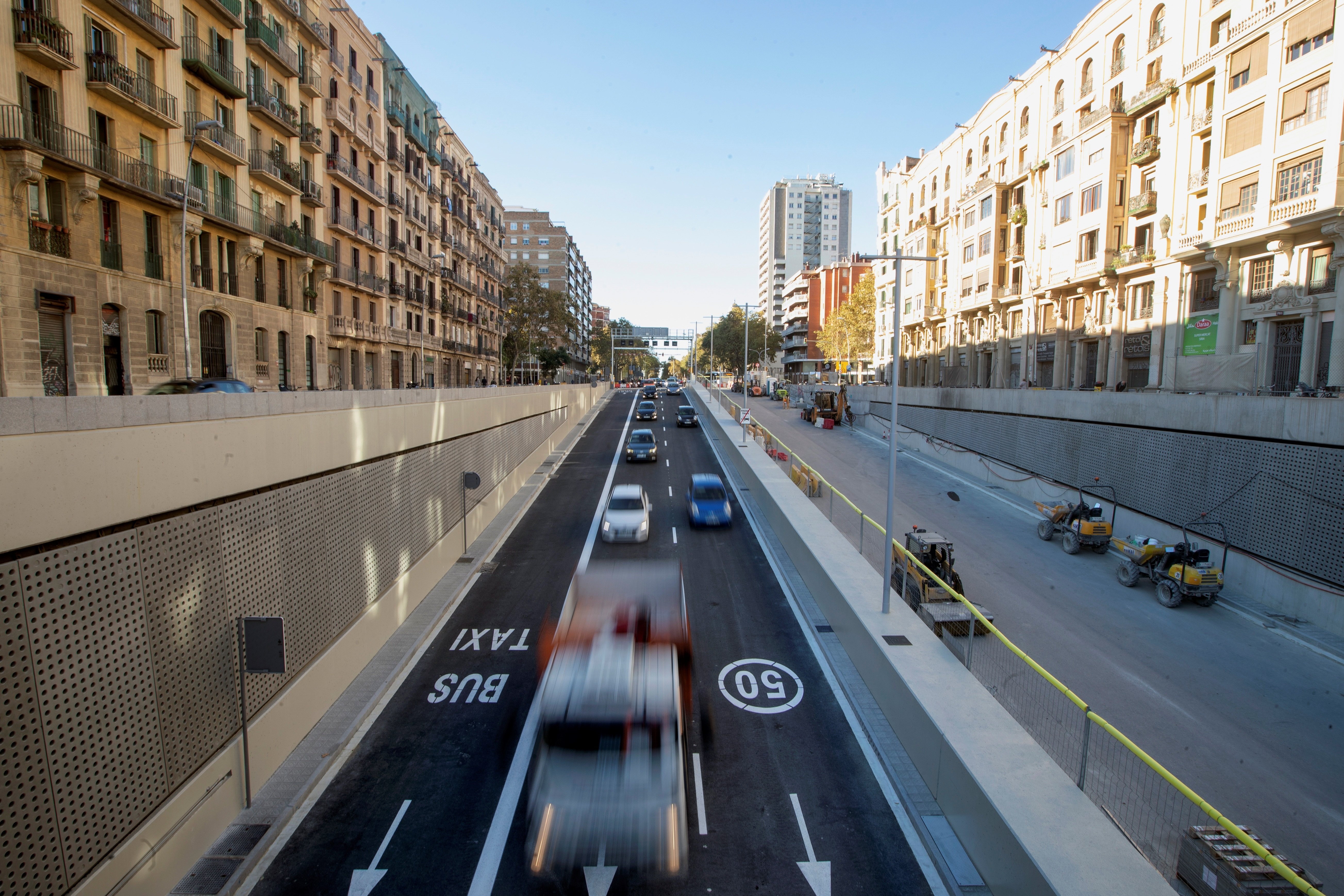 Caos circulatorio en el primer laborable de la nueva movilidad de Glòries