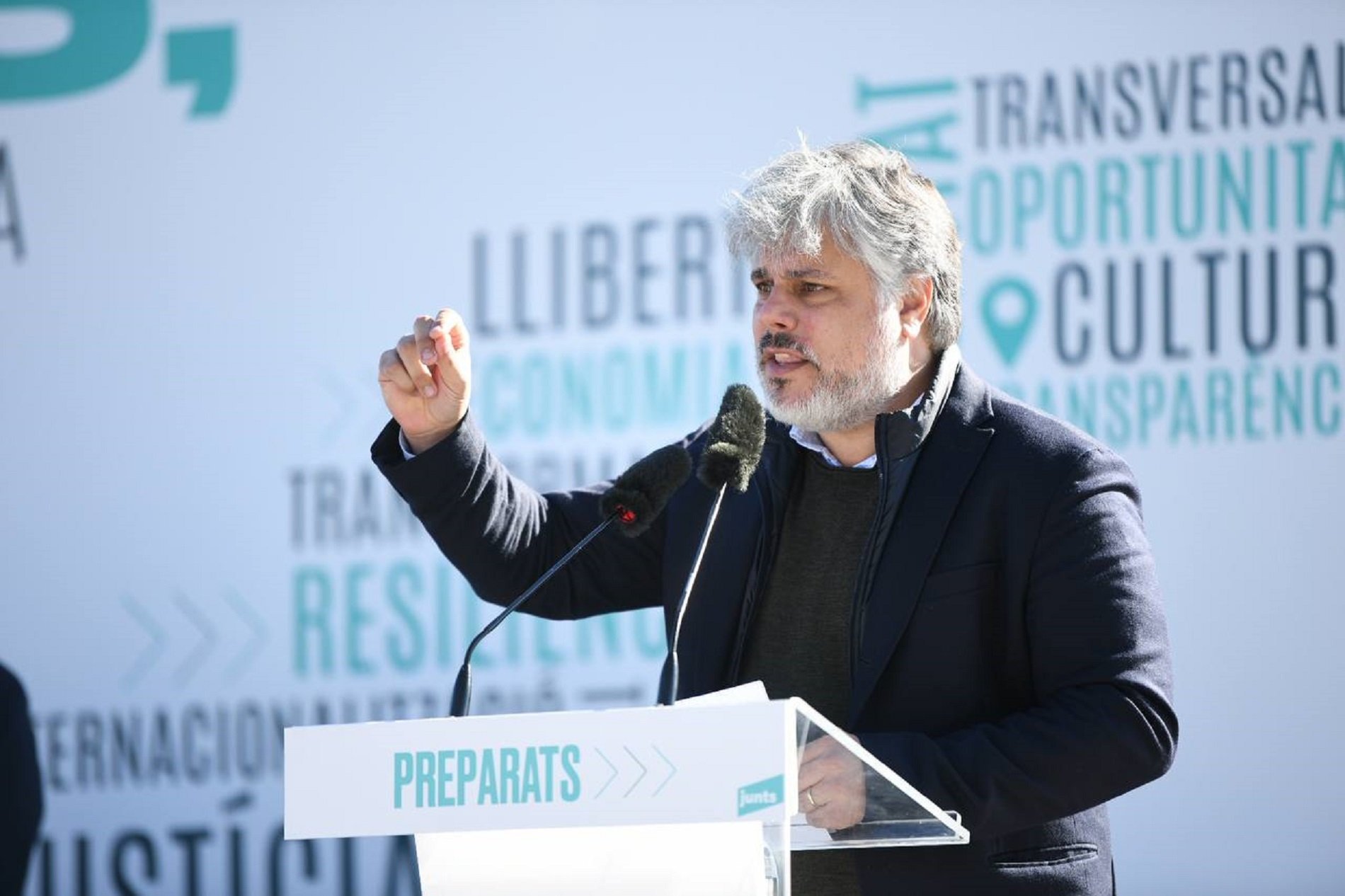 Junts sube el tono y afirma que el PSOE "ha dejado en evidencia" a ERC en el catalán