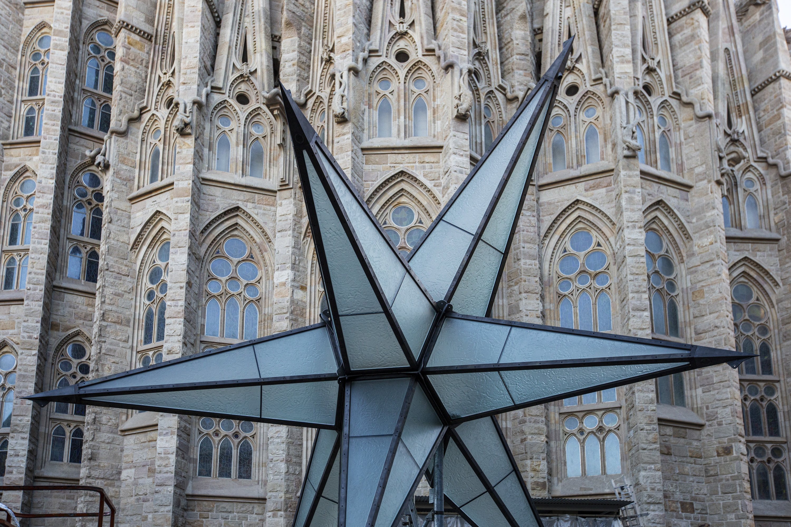 Estrella de la torre de la Virgen María de la Sagrada Familia - Montse Giralt