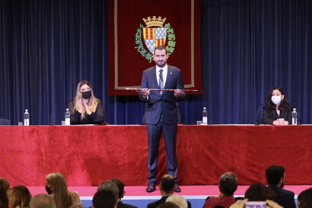 El alcalde de Badalona, Rubén Guijarro bastón de mando, moción de censura - Sergi Alcàzar
