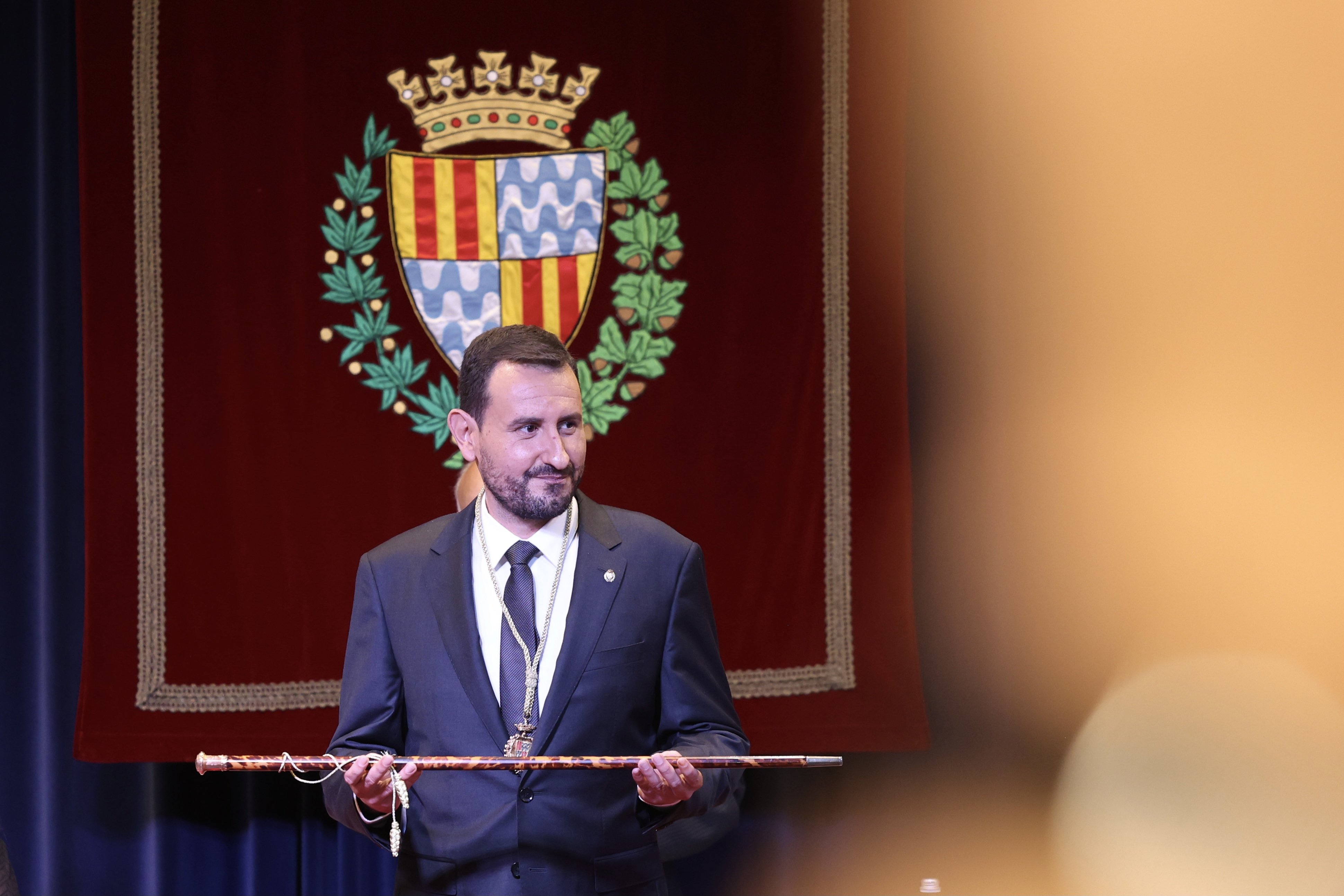 Bona, El alcalde de Badalona, Rubén Guijarro bastón de mando, moción de censura - Sergi Alcàzar