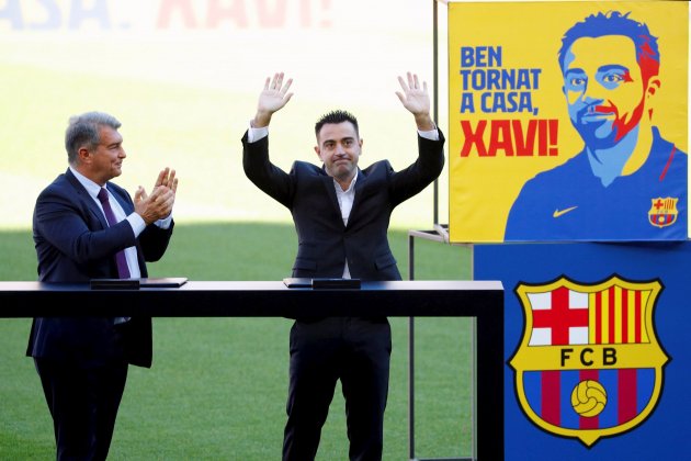 Presentación de Xavi hernández con Joan Laporta FC Barcelona, Camp Nou - Efe