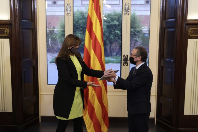 Entrega de presupuestos del conseller d'economia, Jaume Giró y la presidenta del parlament, Laura Borràs - Sergi Alcàzar