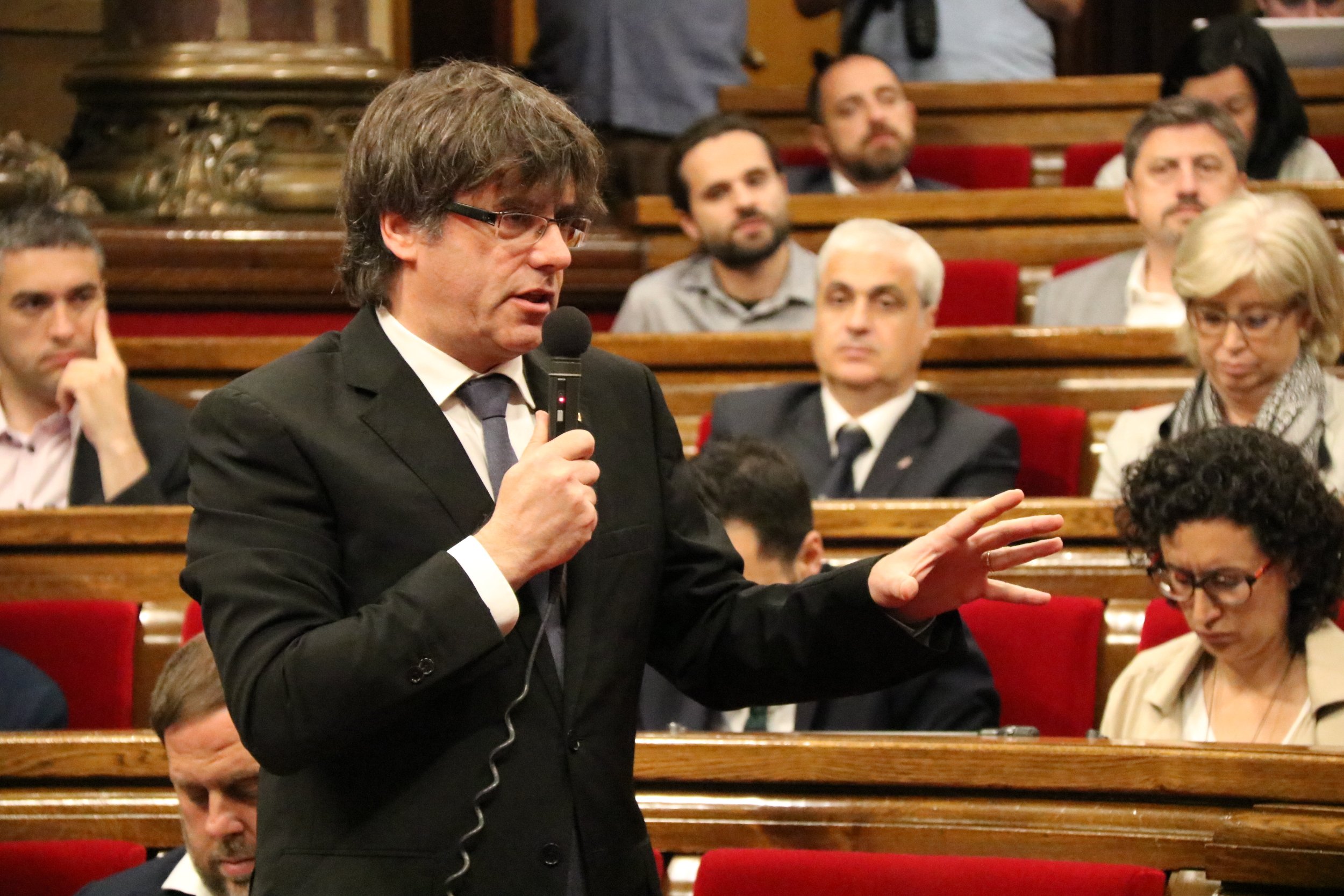 Puigdemont reprocha a la CUP que se alíe con el PP para que el Govern resbale