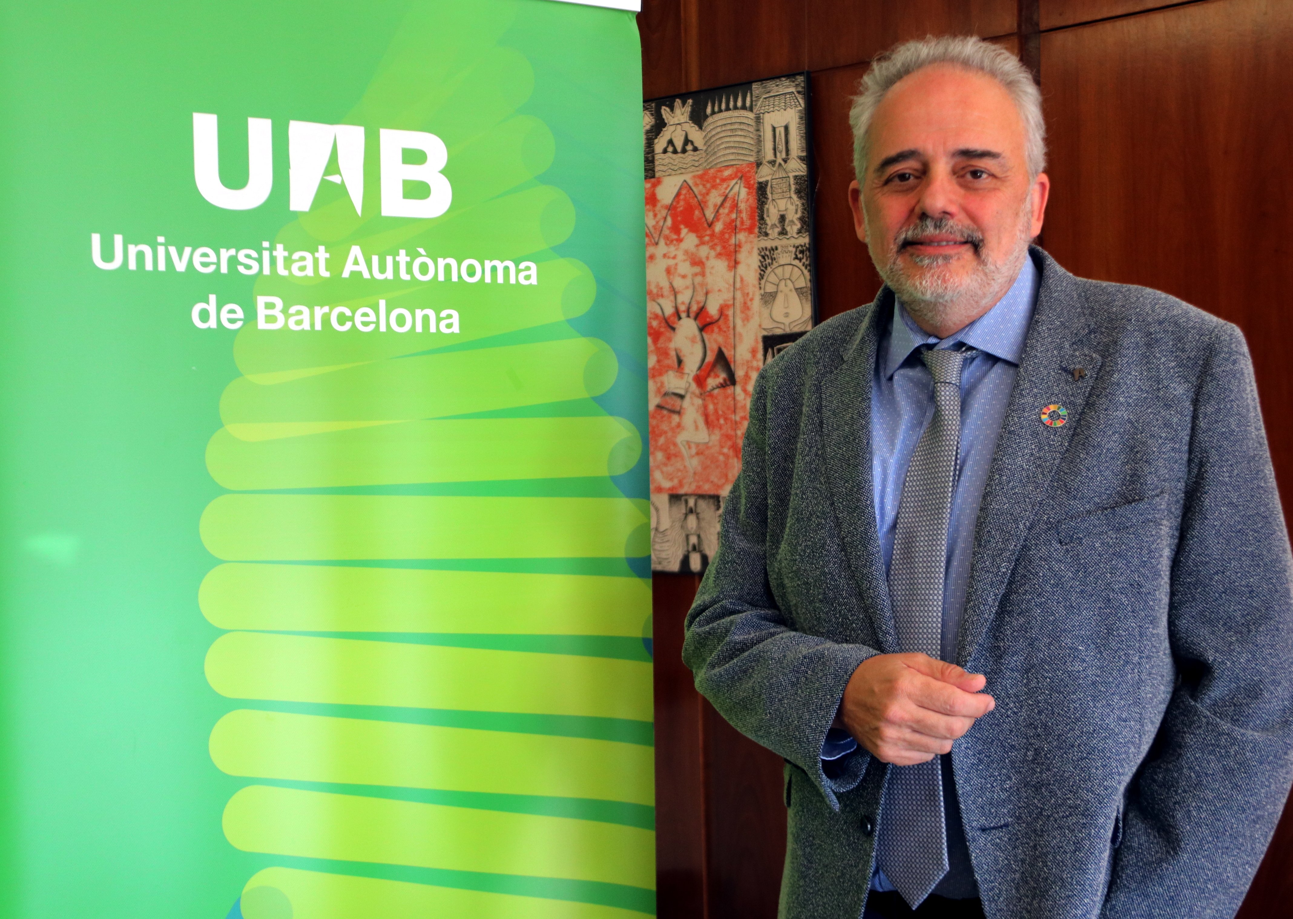 La UAB rectifica y admite que un profesor puede dar las clases en catalán