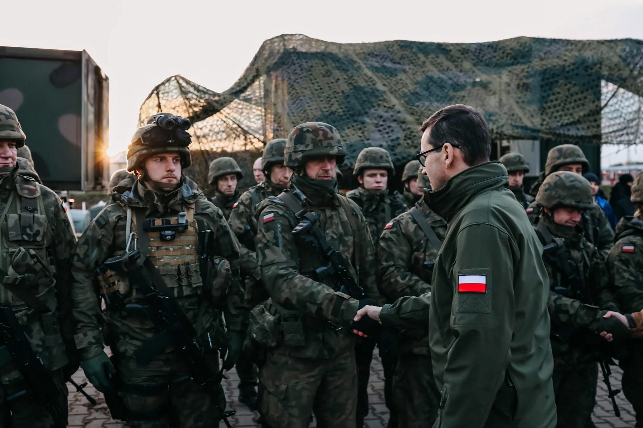 primer ministro polonia Mateusz Morawiecki militares frontera biorussia soldados refugiados migrantes crisis efe