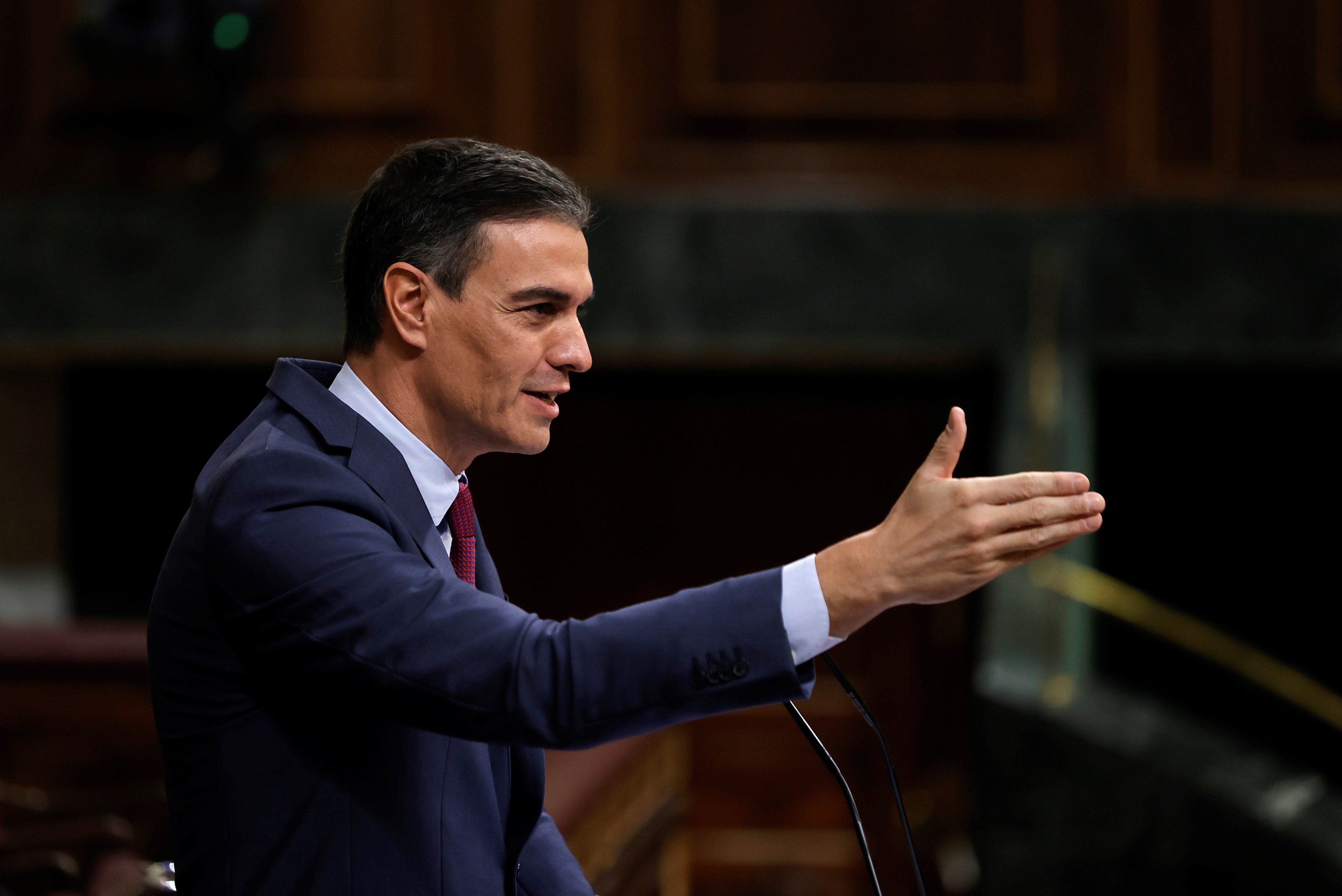 Sánchez, el primer presidente que paga una multa a la oposición: 2.420 euros