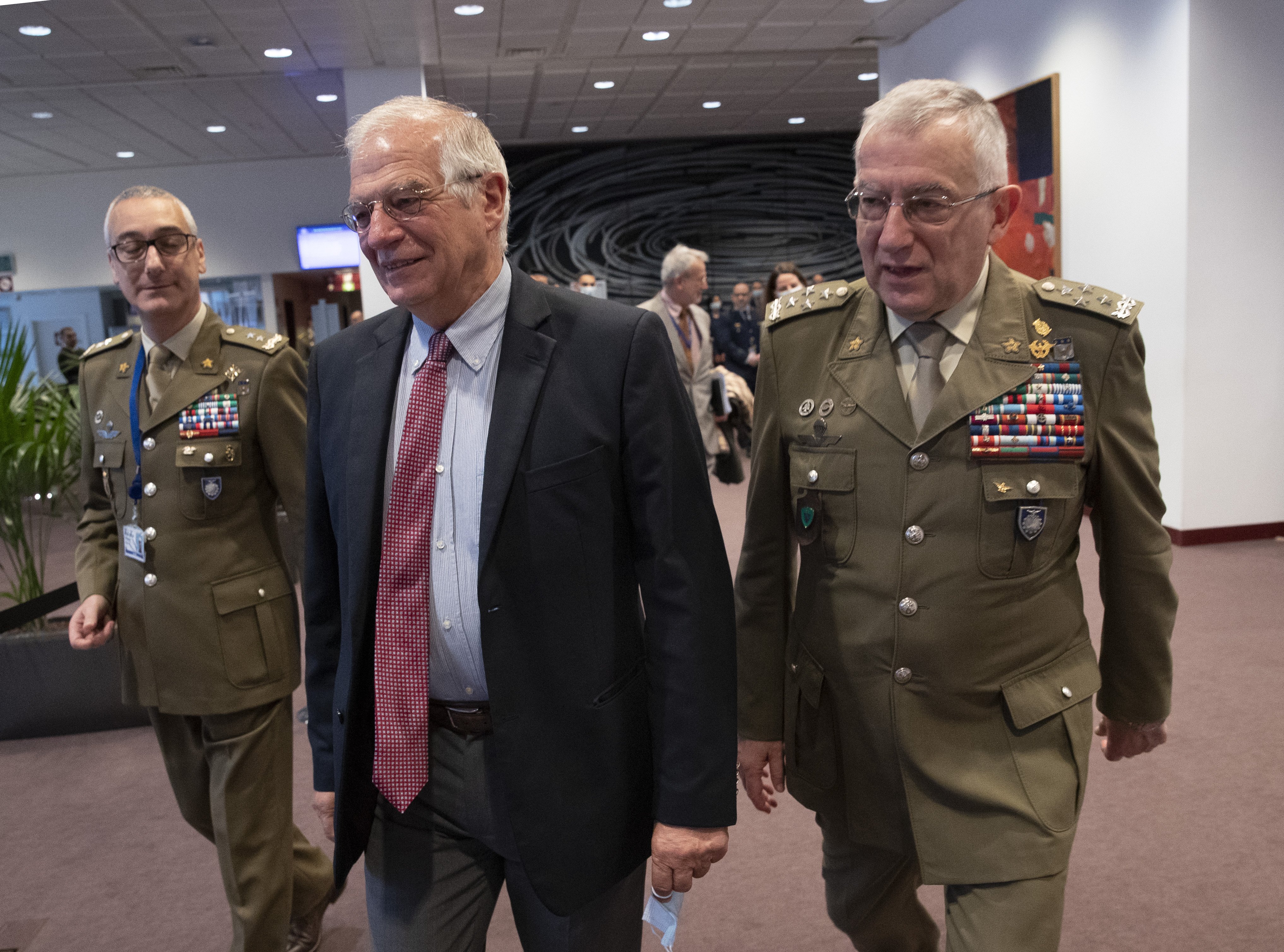 Borrell insiste en crear un ejército europeo: "Europa está en peligro"
