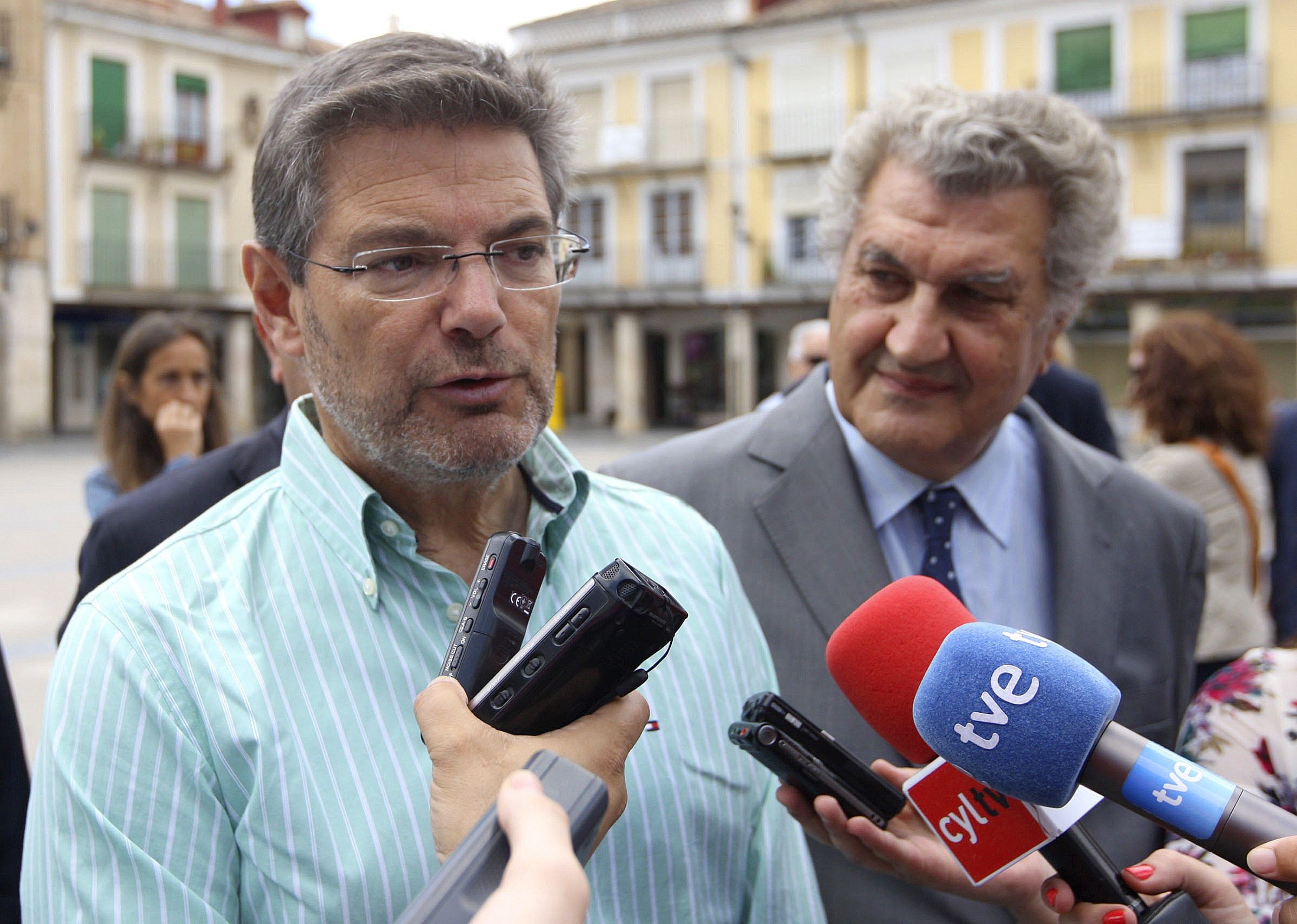 Catalá cree que si Puigdemont fuera jefe del Estado también recurriría al TC