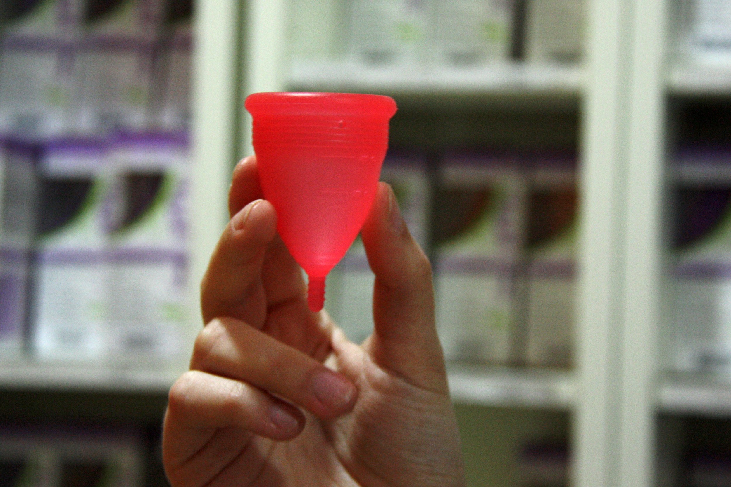 La Generalitat distribuirá copas menstruales al alumnado de tercero de ESO