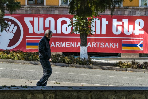 EuropaPress 3379189 hombre camina calle stepanakert capital nagorno karabaj