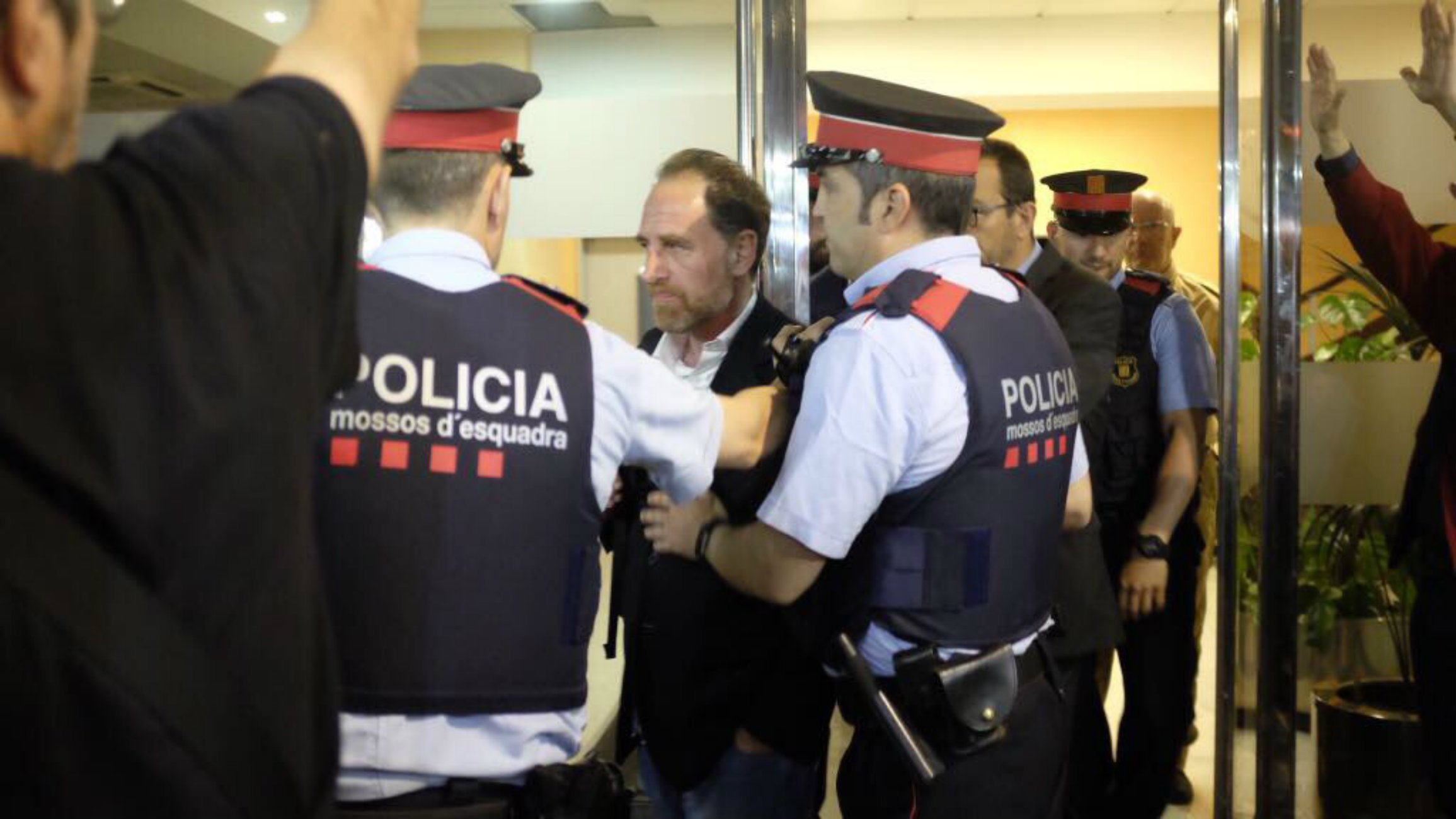 Tensió a la vaga d''El Periódico' per l'escorta dels Mossos a directius