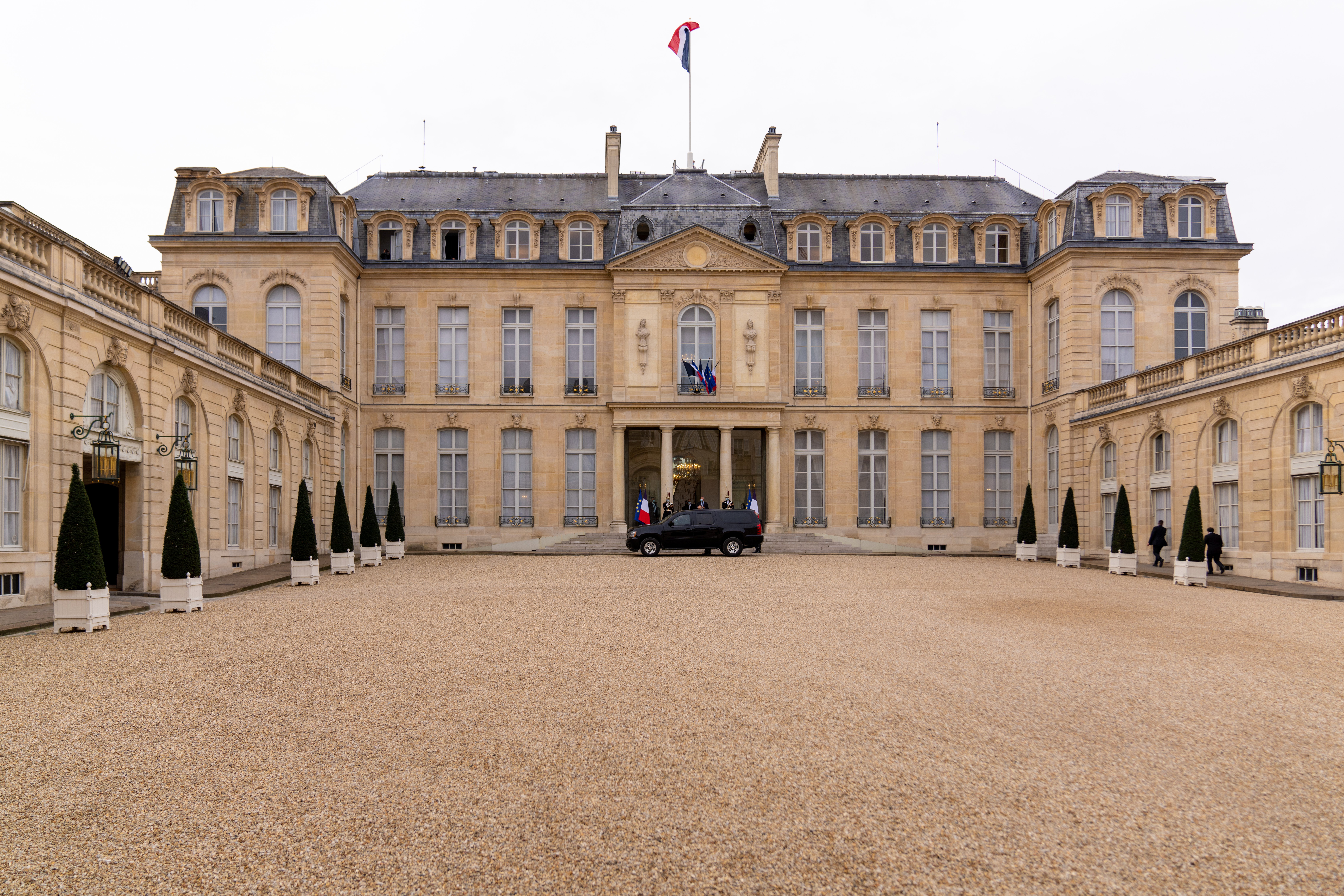 Silencio en el gobierno francés por una violación en el Elíseo