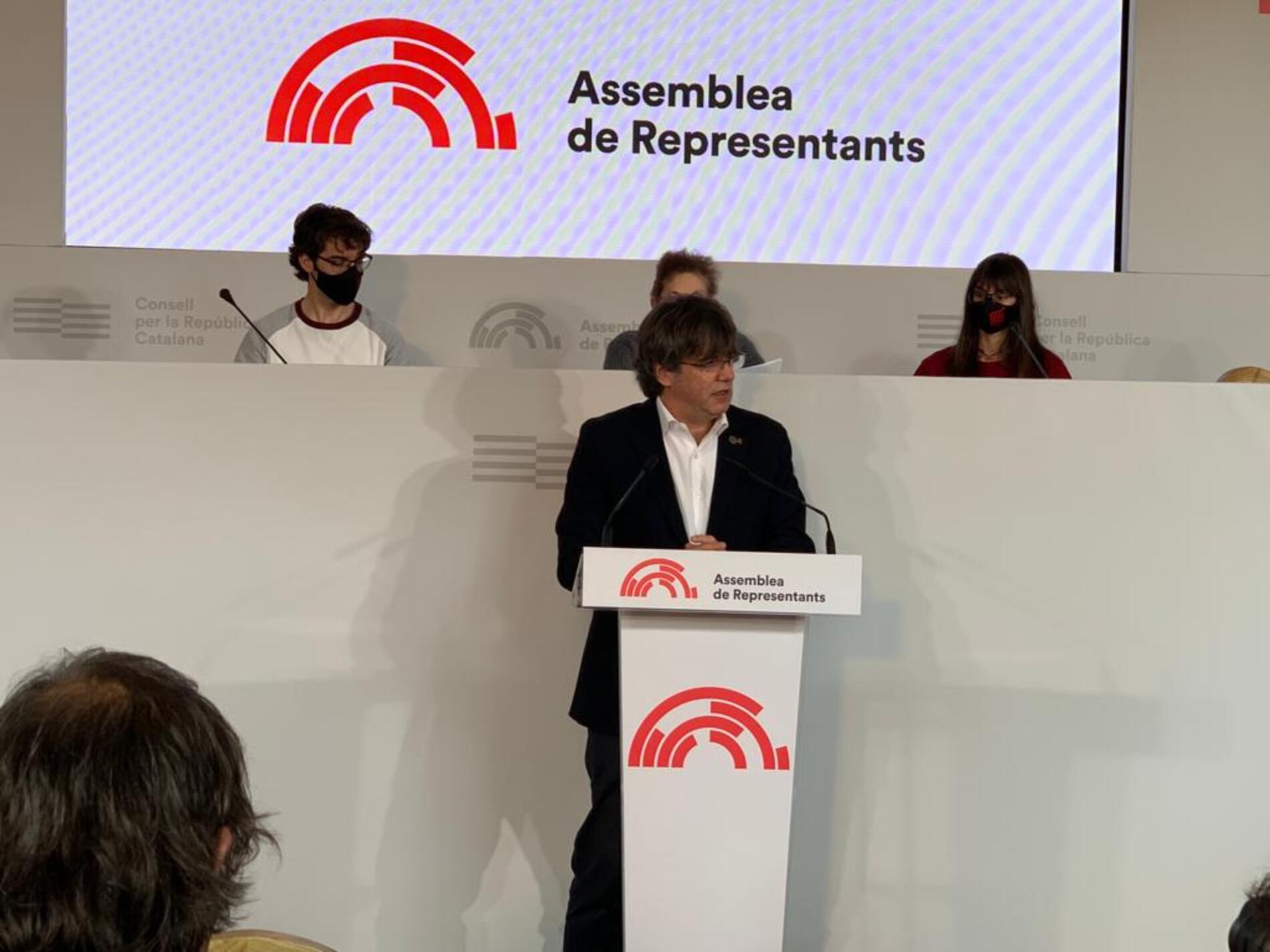 Puigdemont insta al parlamento del Consell a trazar el camino a la independencia