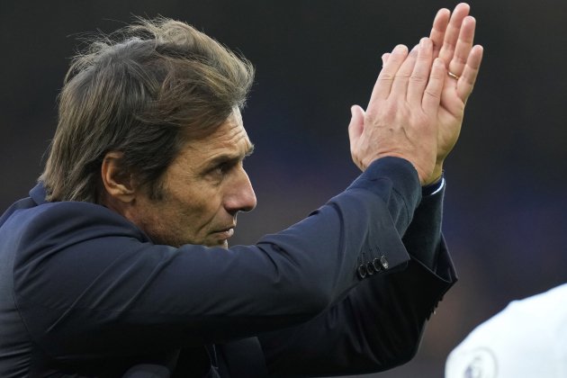 Antonio Conte Aplaudiendo Tottenham EFE