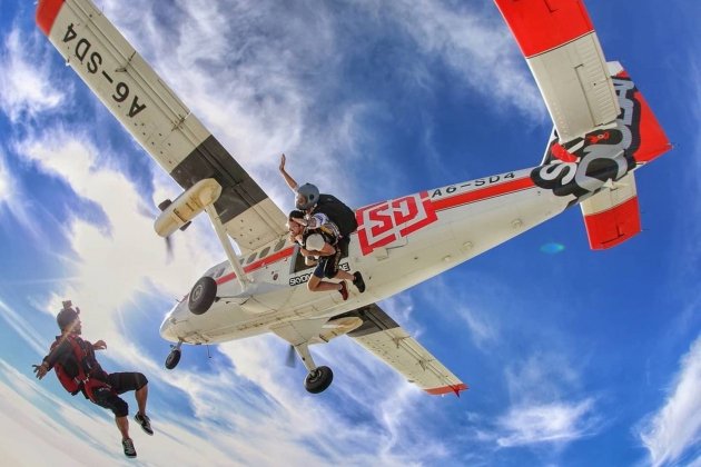 Avion SkyDive Dubái @SkyDiveDubai