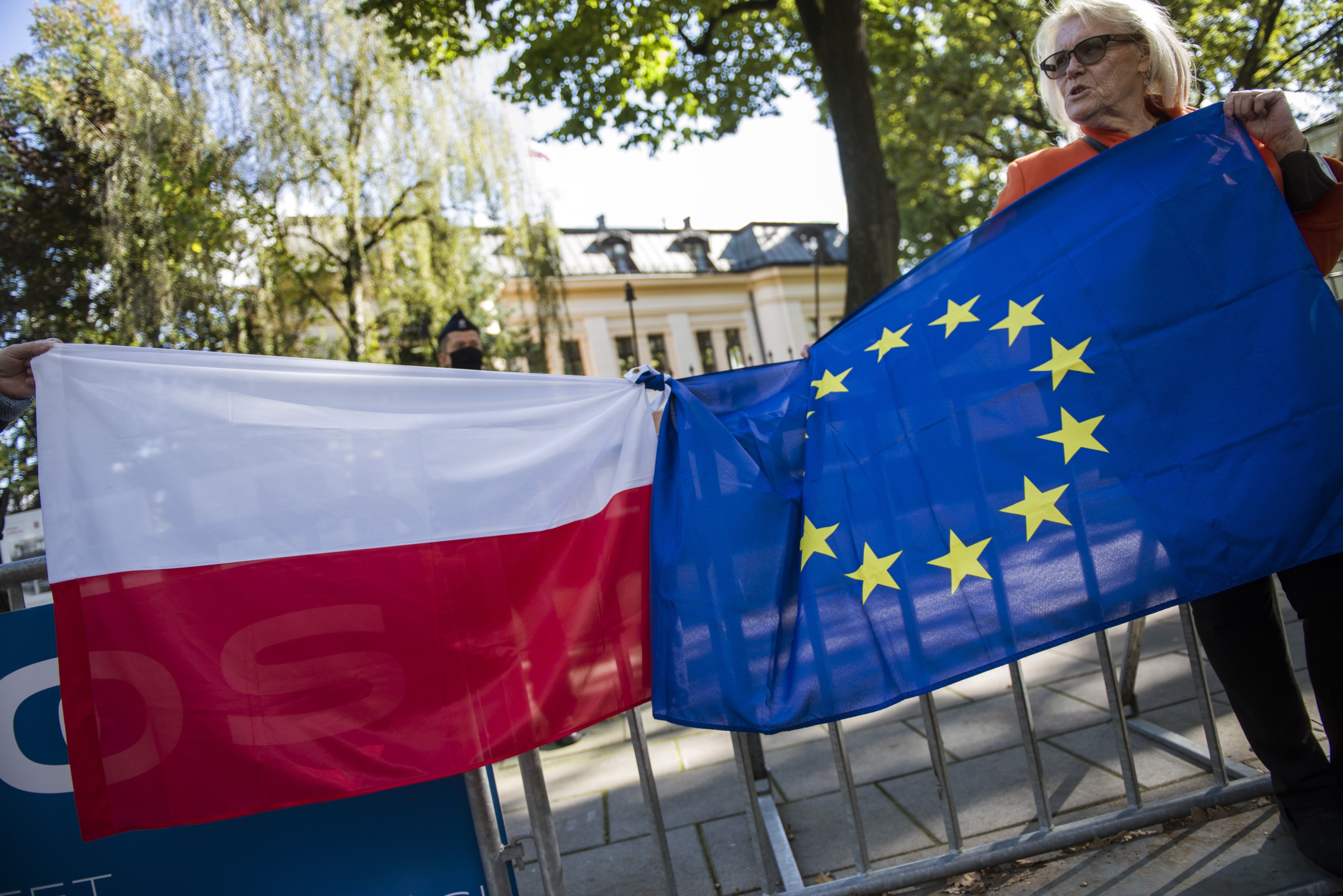 Càstig sense precedents: la UE reté fons a Polònia per no pagar una multa