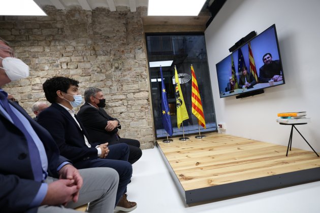 Presidente de Flandes, conferencia telemática cono Puigdemont. Sergi Alcàzar