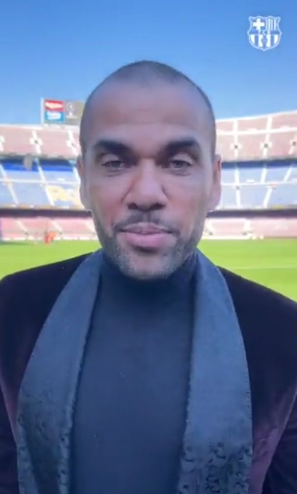 Dani Alves presentación Barça vestido @FCBarcelona
