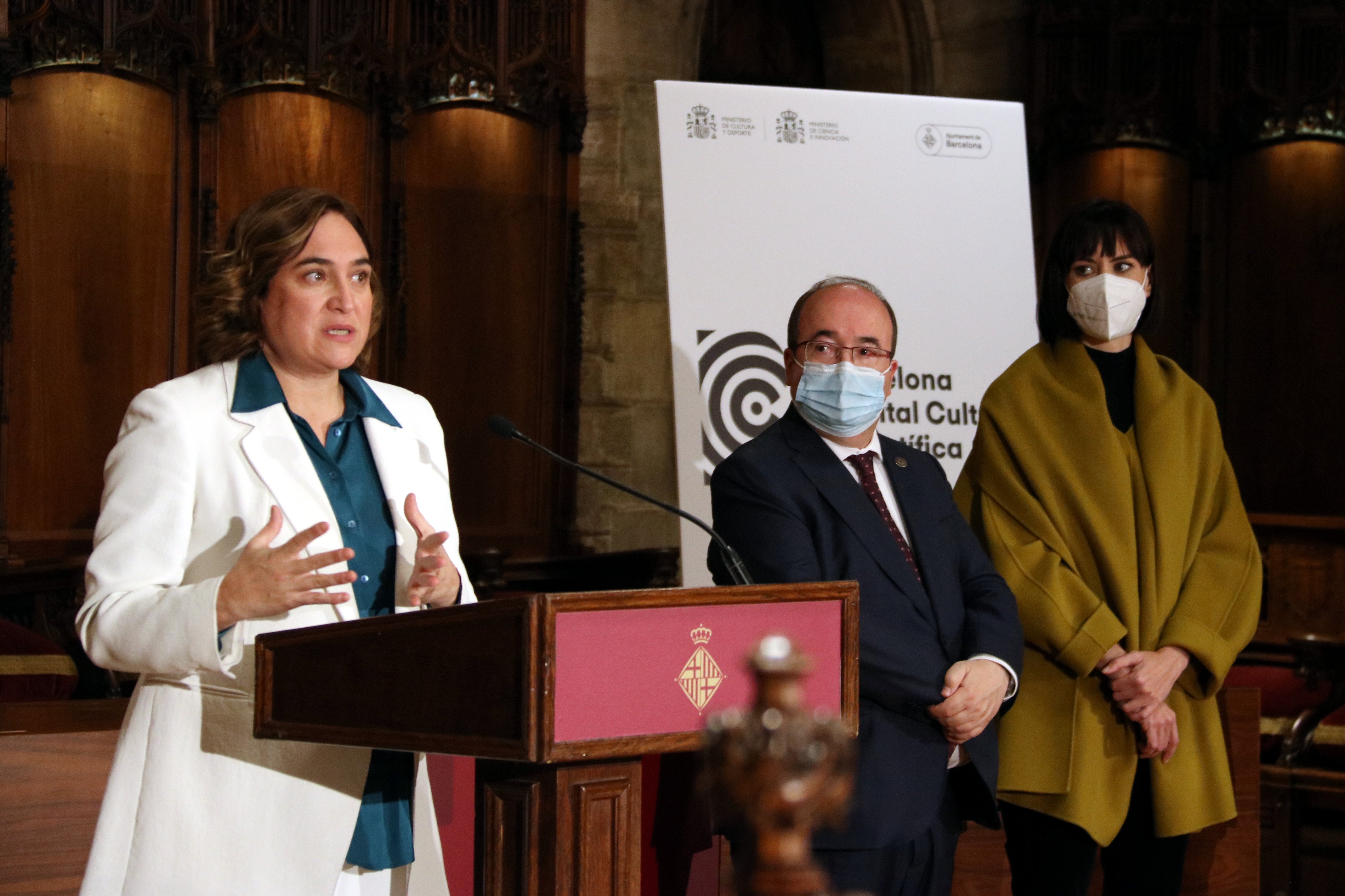 Iceta y Colau firman la cocapitalidad cultural de Barcelona: "Acto de justicia"