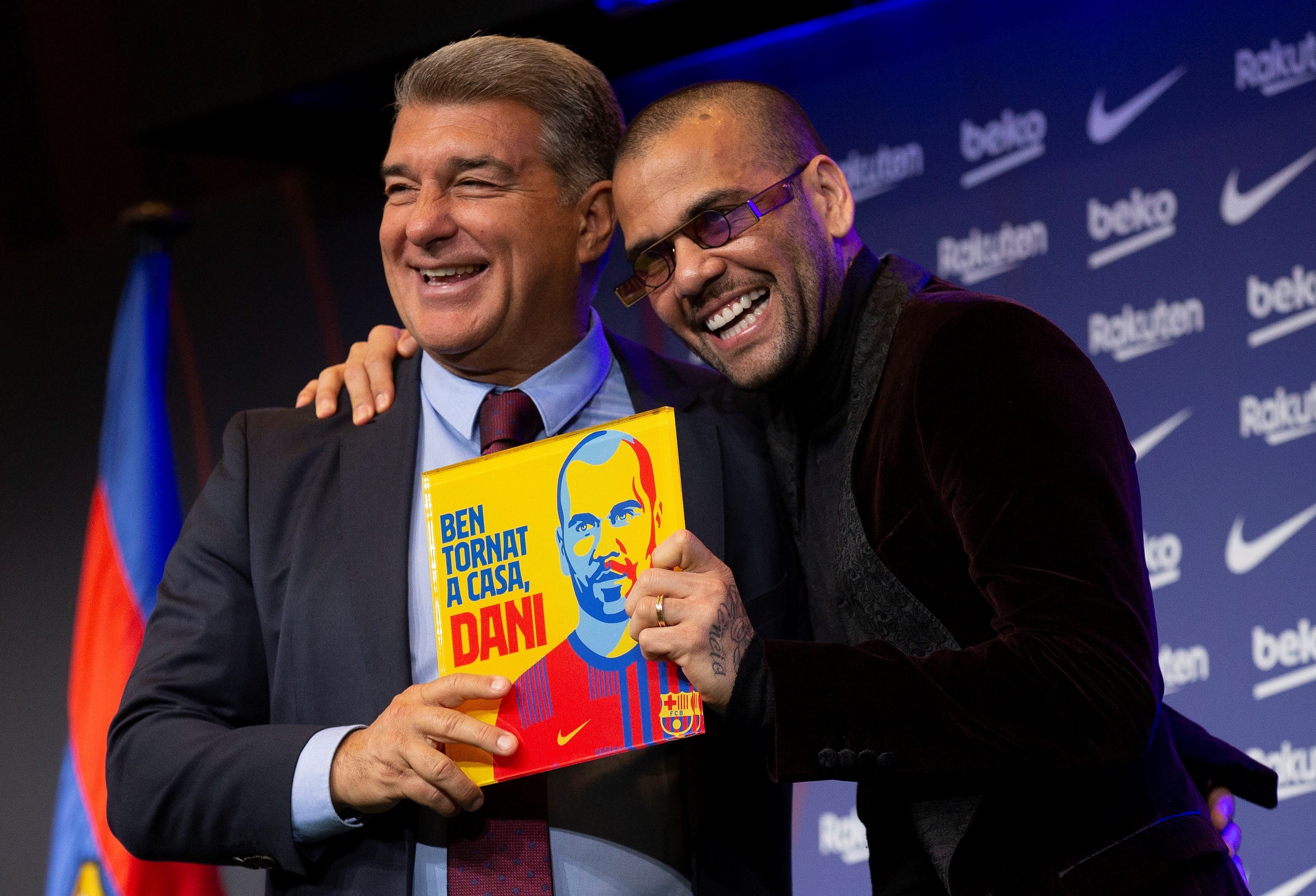 Dani Alves aconseguirà 50 milions al Barça, i aquest és un dels motius pels quals l'ha fitxat Joan Laporta