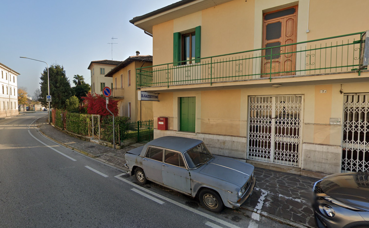 coche Via Zamboni google maps