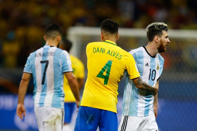 Dani Alves Leo Messi Brasil Argentina Efe
