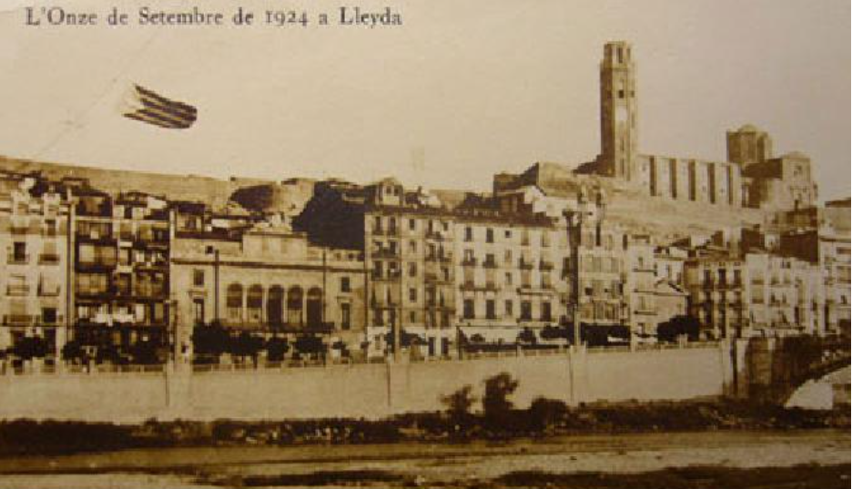 Enarborament clandestí d'una bandera indepentista a Lleida, durant la dictadura de Primo de Rivera (1924). Font Arxiu d'ElNacional