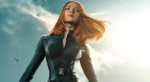 Scarlett Johansson caracteritzada com la Vídua Negra