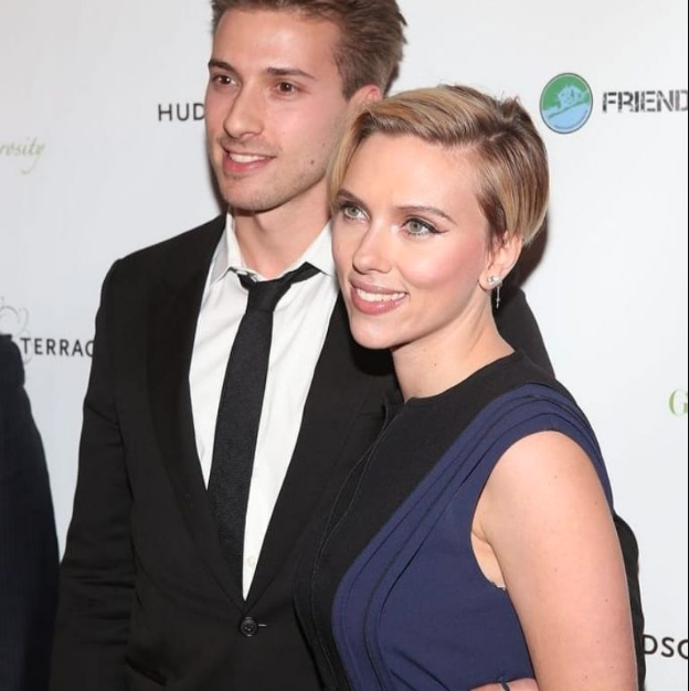 Hunter y Scarlett Johansson