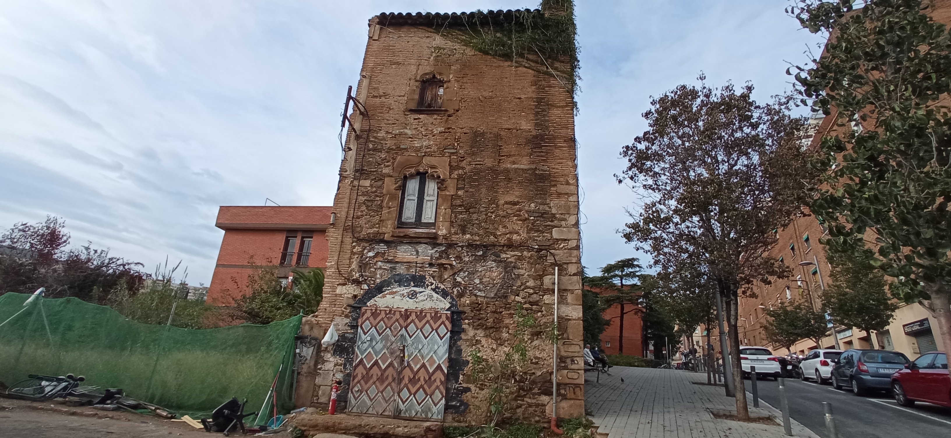 La torre d’Horta en perill d’esfondrar-se podria acabar en mans de l’ajuntament