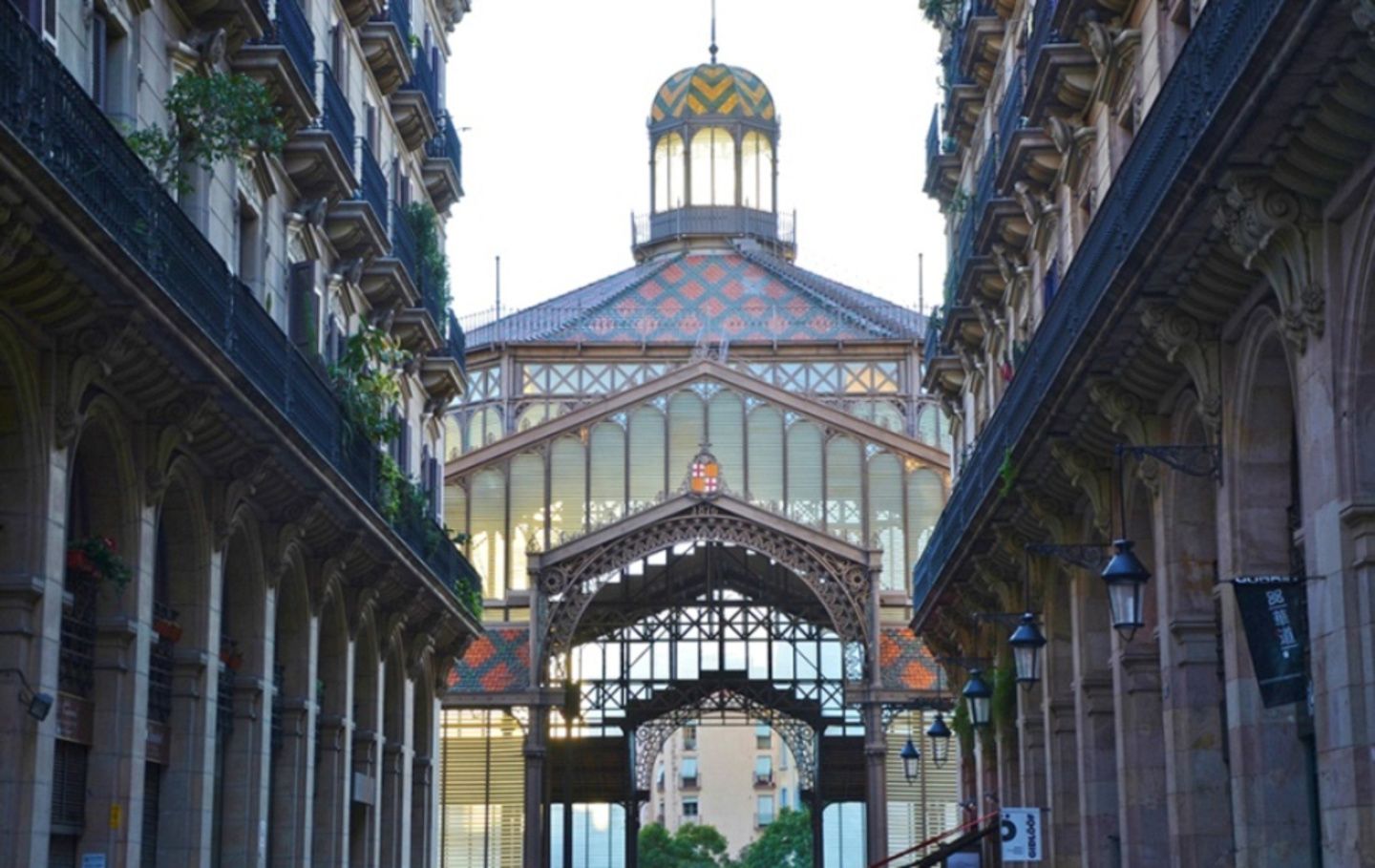 El Born: un barrio de Barcelona con mucha vida y alojamientos rebajados